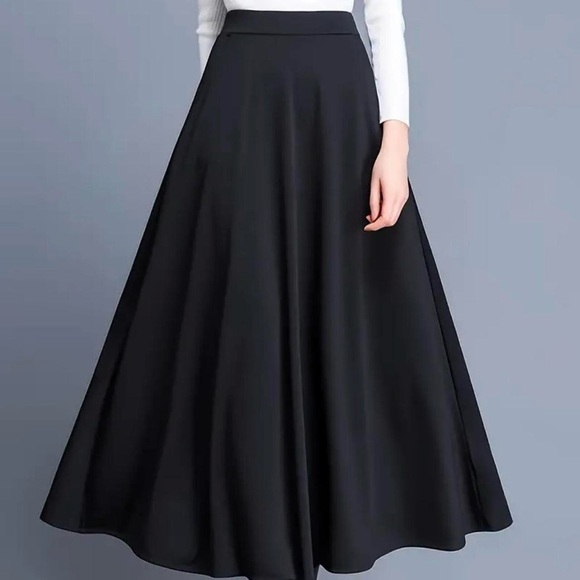 Elegant Black Maxi Skirt - Picture 1 of 10